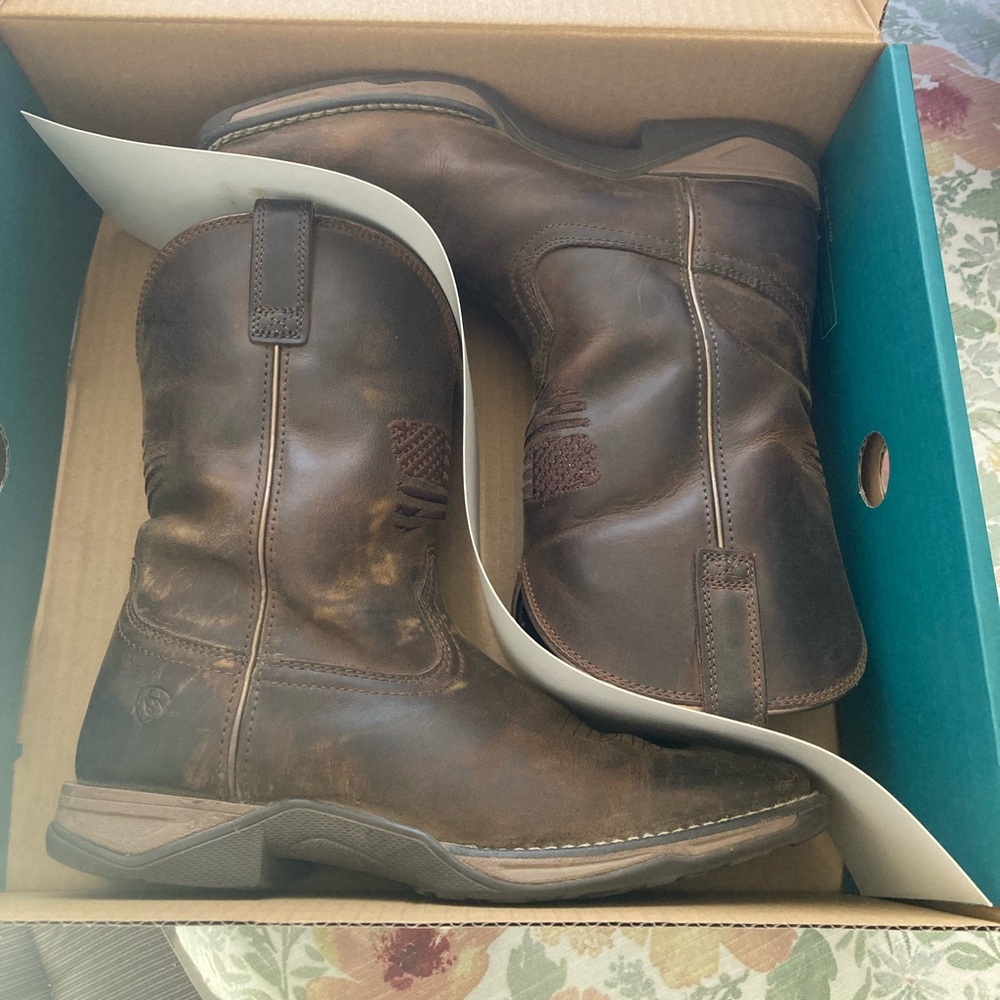 Ariat Boots, big boys size 5